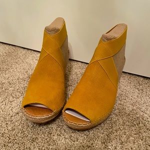 BRAND NEW Gentle Souls Espadrille-Size 9